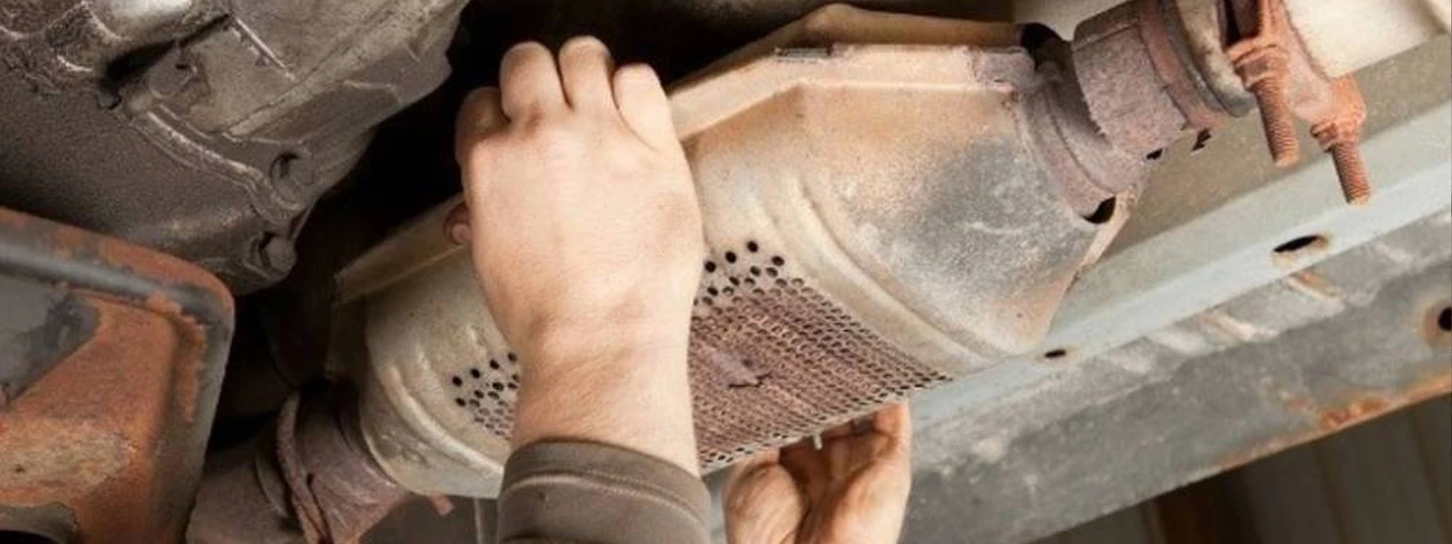 How to replace a catalytic converter?